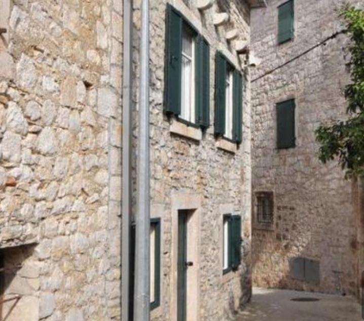 Apartments Sandra In The Historical Center Of The City Supetar Exterior foto